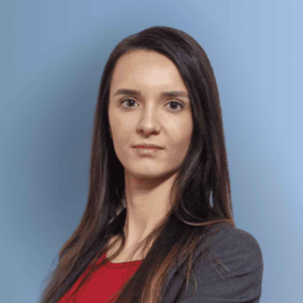 headshot of agata